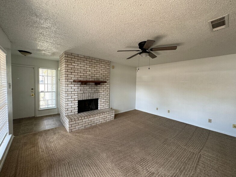 Building Photo - 2112 Hinkle Ave