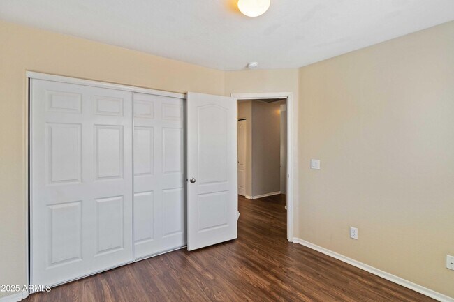 Building Photo - 10 N 88th Ave