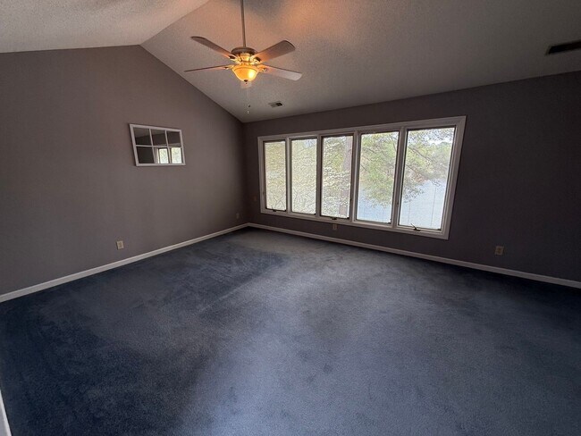 Building Photo - Carolina Lakes