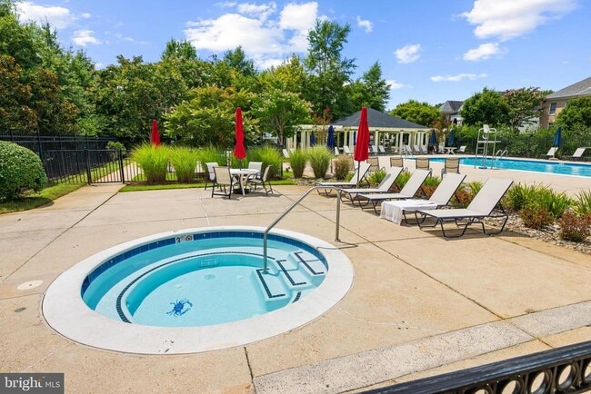 Building Photo - 730 Crisfield Way