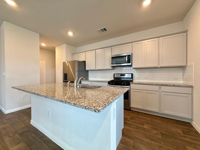 Building Photo - 904 Vogel Dr
