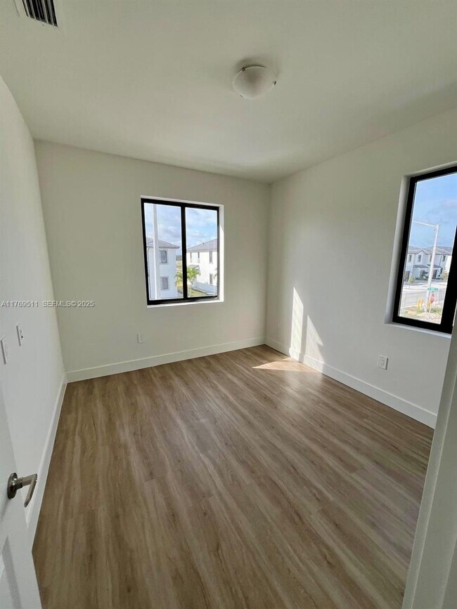 Building Photo - 1280 N Flagler Ave