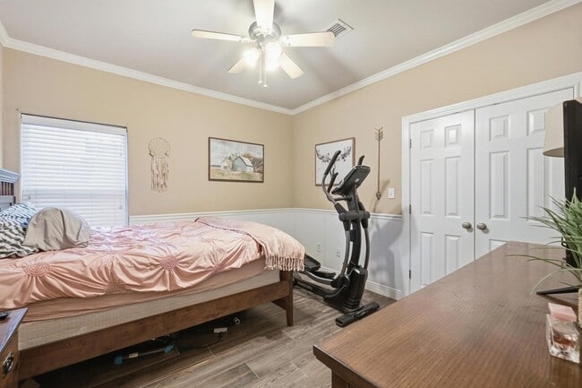 Building Photo - 4610 Sierra Sunset