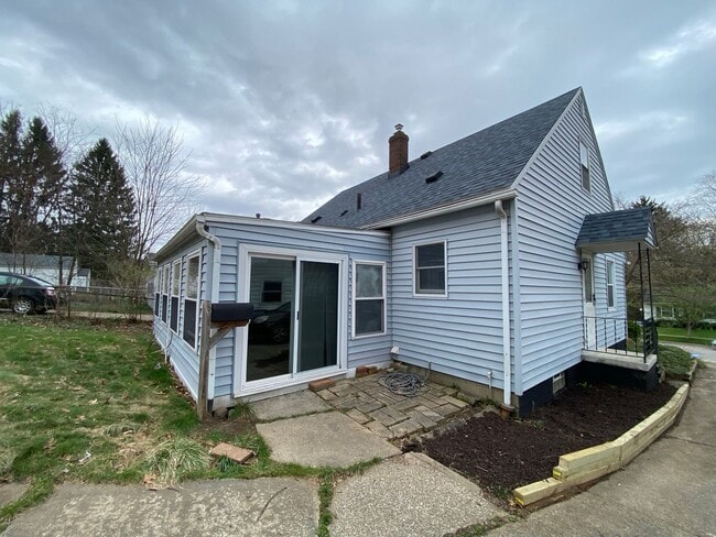 Building Photo - 908 Kennebec Ave