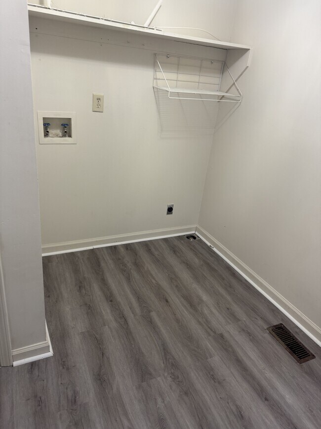 Building Photo - 112 Oak Leaf Cir