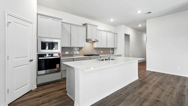 Building Photo - Welcome to this stunning 4-bed, 2-bath home with flex space, style, and comfort throughout!
