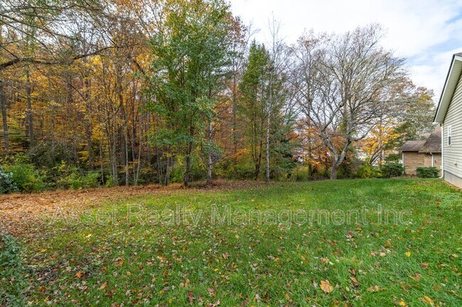 Building Photo - 112 Bennett Ln