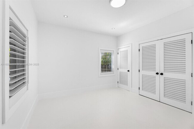 Building Photo - 712 NE 72nd St