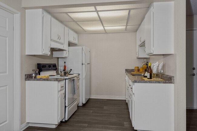 Building Photo - El Sereno Apartments