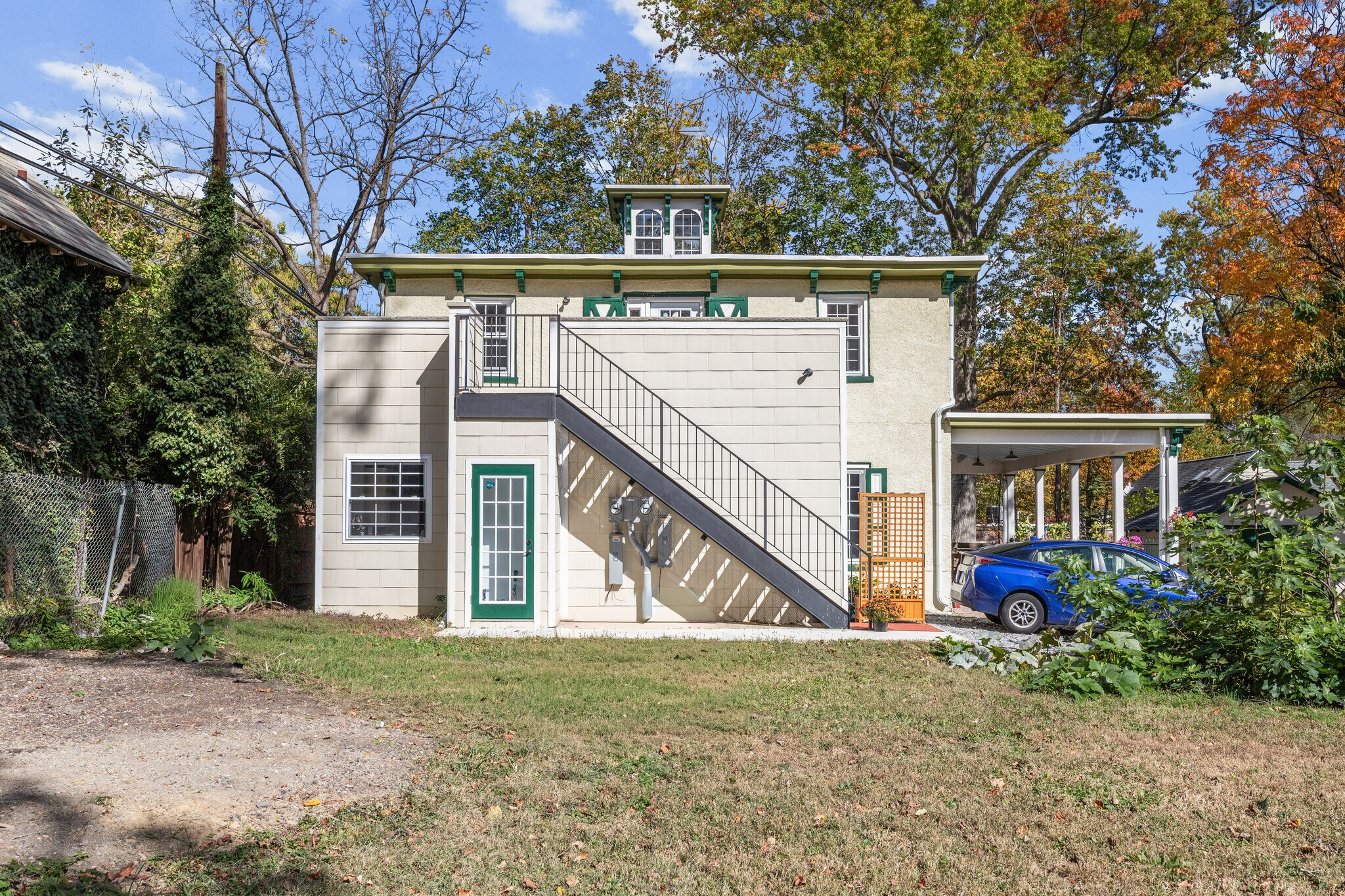 Building Photo - 131 W Walnut Ln