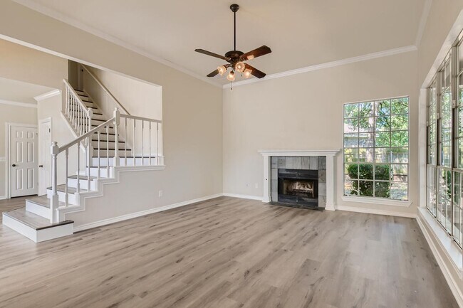 Building Photo - 4BD/3BA HOME IN SHADY HOLLOW ON CUL-DE-SAC!