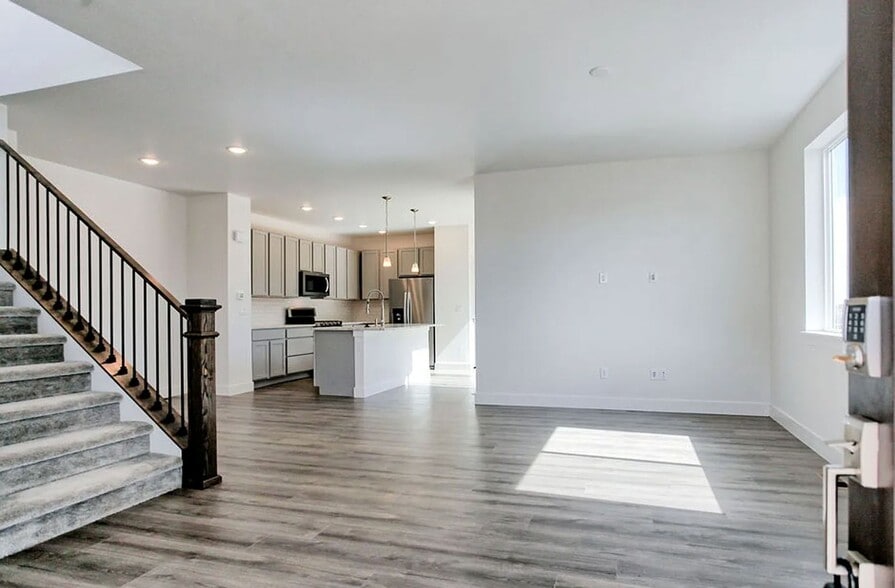 Building Photo - 4924 Brule Dr