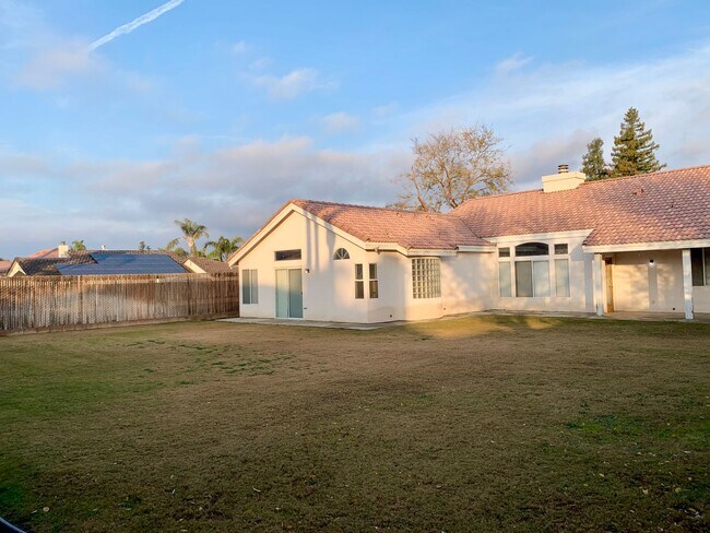 Building Photo - 8409 Tamworth St - SW - Beautiful 3 + Offi...