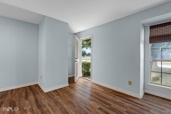 Building Photo - 421 Stratmore Dr