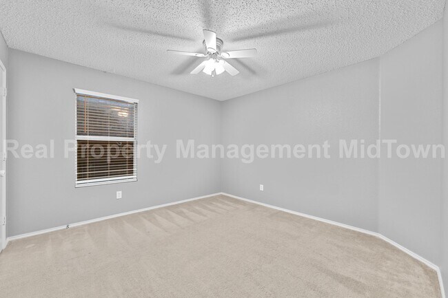 Building Photo - Charming 3-Bedroom Home in Arlington – Man...