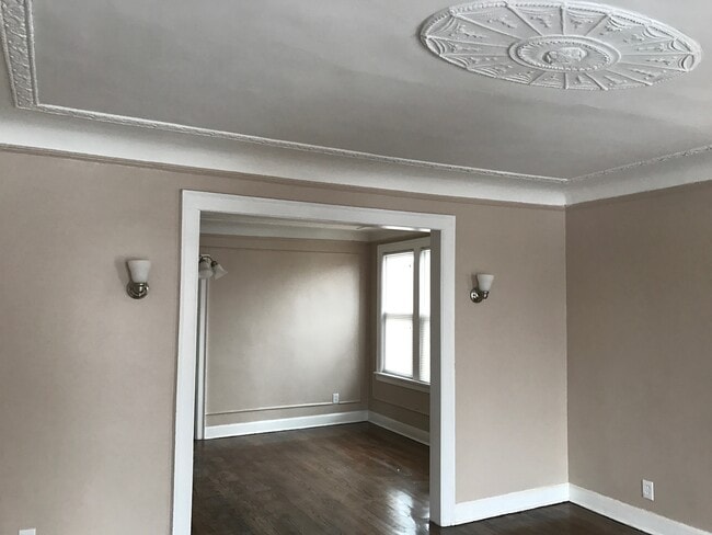 Building Photo - 3235 W Grand St