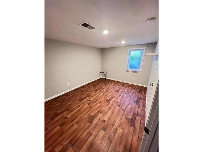 Building Photo - 1811 Judd Ave N