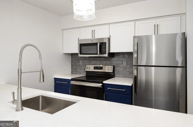 Building Photo - 6873 Peachtree Blvd