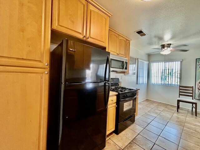 Building Photo - 17092 Emerald Ln