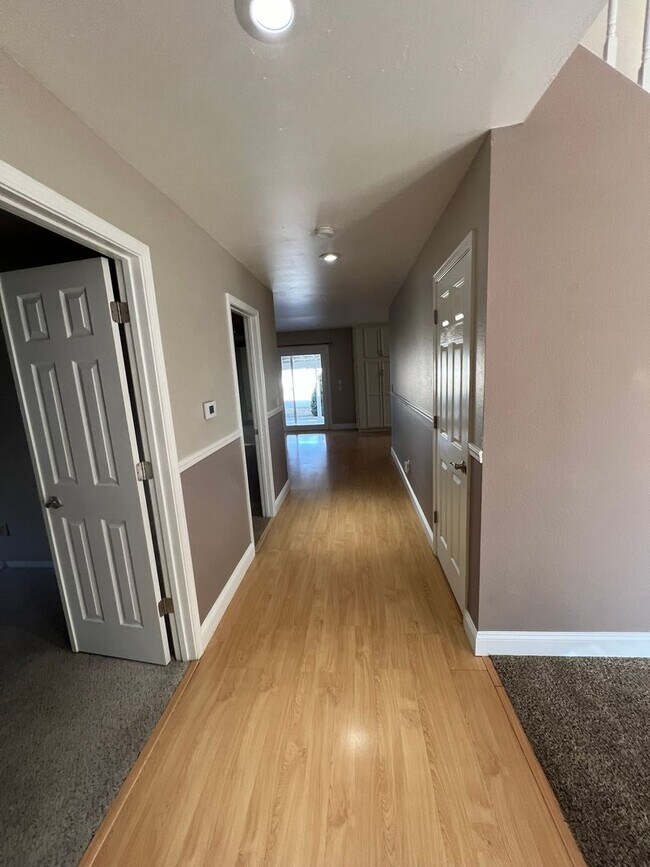 Building Photo - SPARKS VISTAS - BEASLEY / SKY RANCH / REED