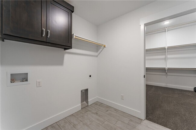 Building Photo - 800 Lewis St