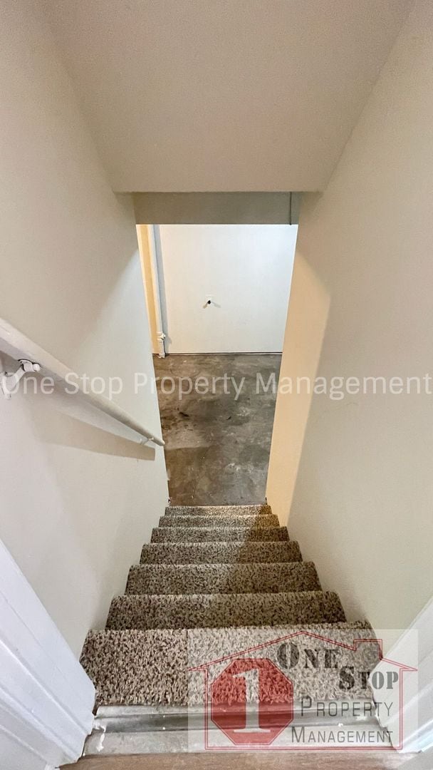 Building Photo - Beutiful duplex 2-bedroom, 1-bath in Blue ...