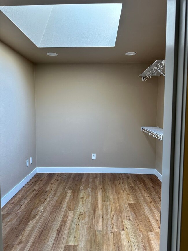 Building Photo - 3 Bedroom Home For Rent