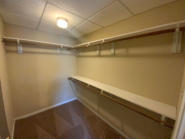 Building Photo - 3 Bedroom 2 Bathroom Duplex