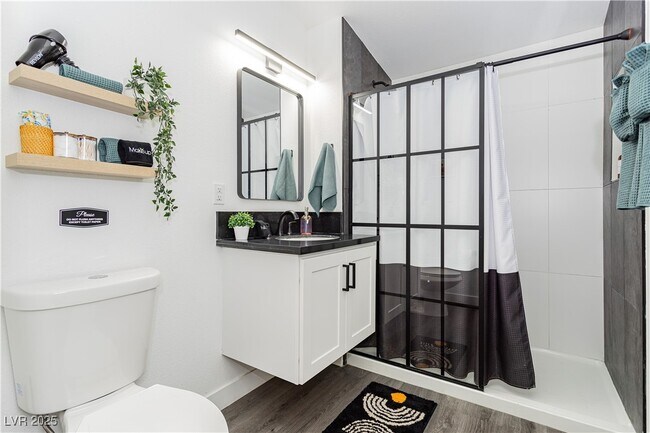 Building Photo - 522 E St Louis Ave