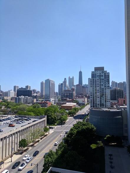 Unit/Balcony View - 758 N Larrabee St