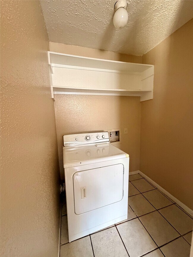 Building Photo - 12400 Brookglade Cir
