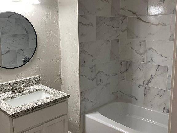 Building Photo - 616 E Gandy St