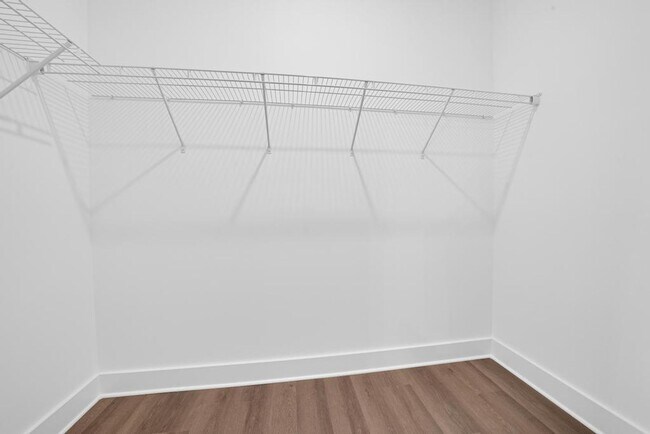 Building Photo - Spacious Home with Fenced Backyard!