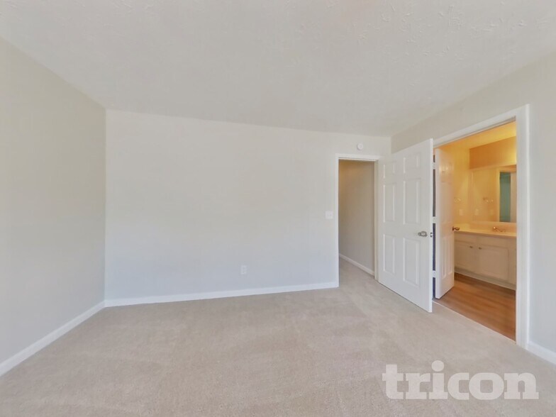 Building Photo - 1026 Bonita Cir