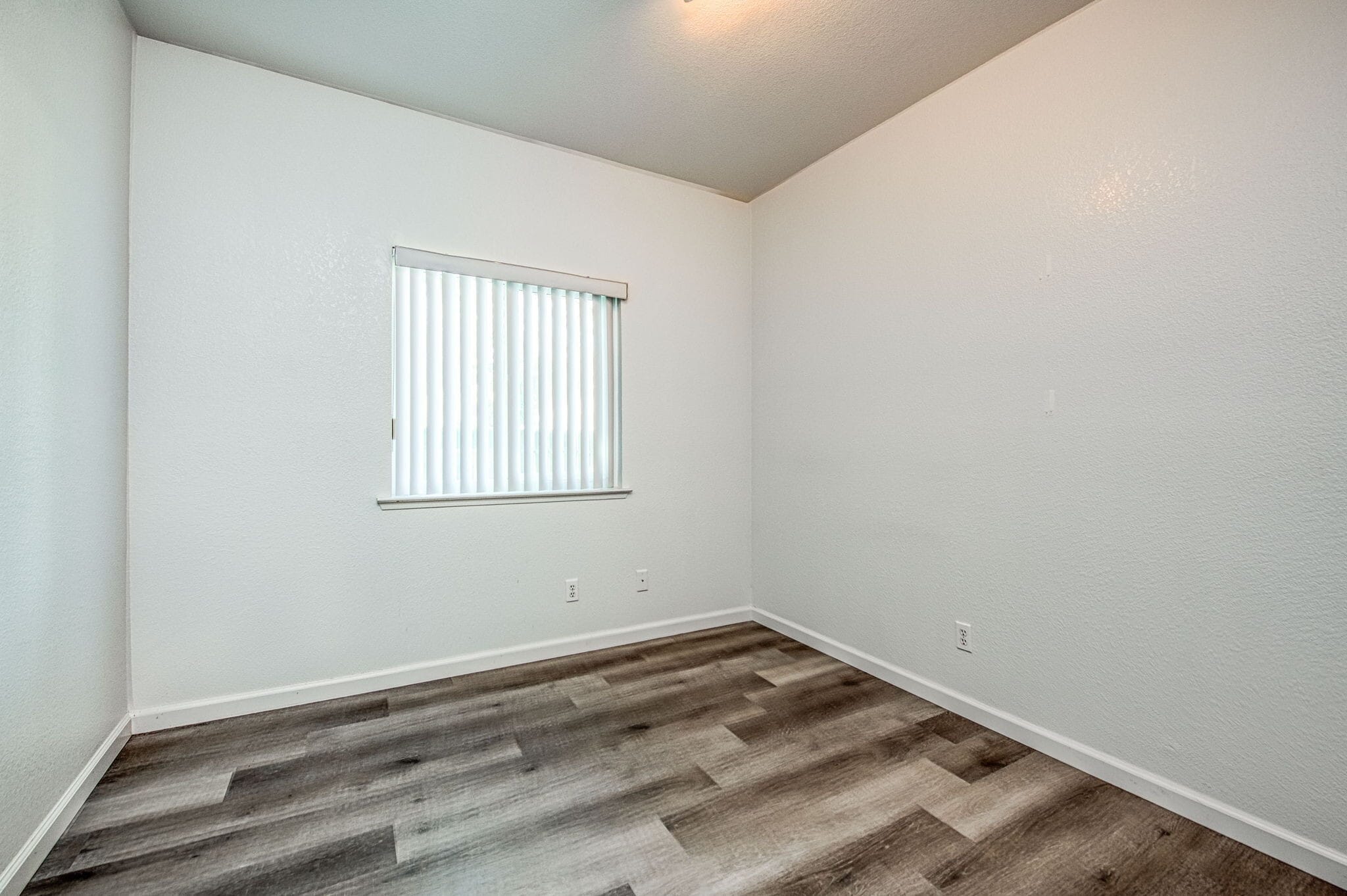 Building Photo - 1708 E Chelsea Dr