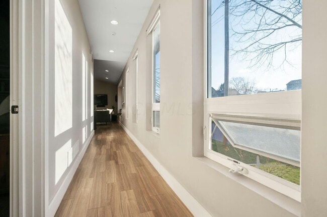 Building Photo - 484 E Kossuth St