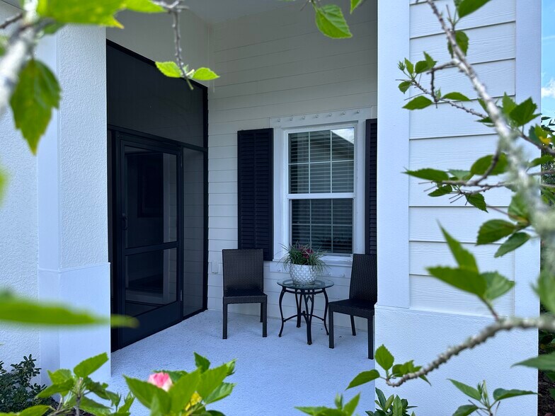 Screened in Entry - 4737 Deep Creek Ter