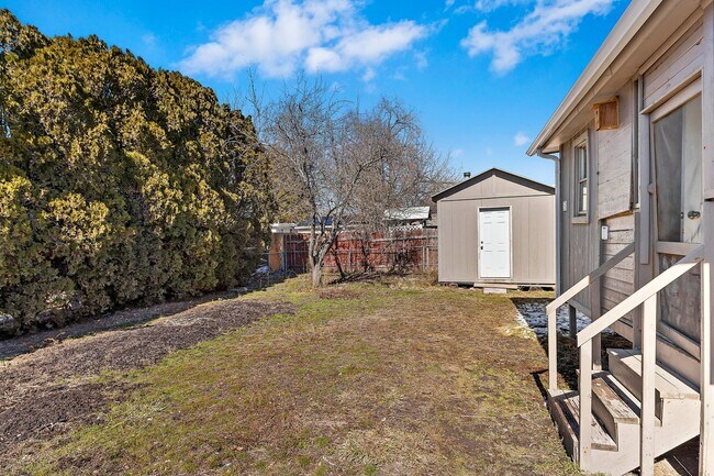 Building Photo - 443 Dorothea Way