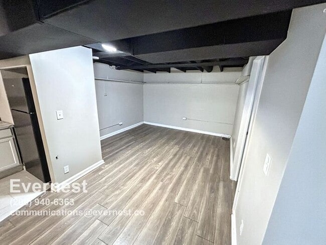 Building Photo - 3 Bed, 2 Bath Home with Fenced Yard / Pet-Friendly / Vouchers Accepted / Available Now!