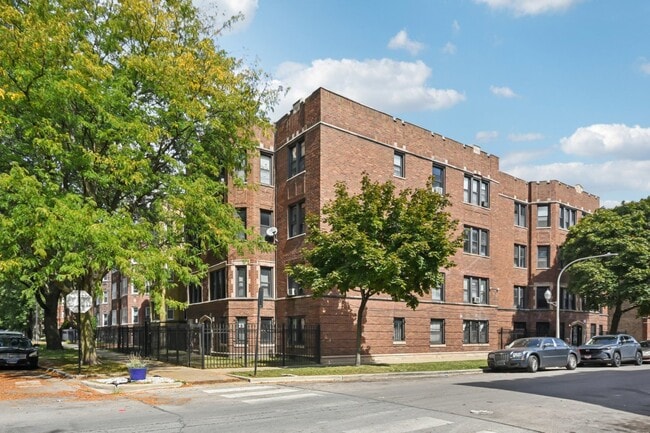 Building Photo - 7757 S Phillips Ave