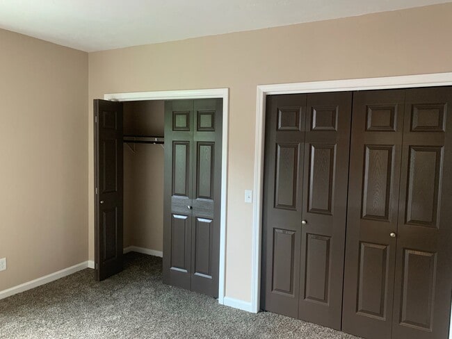 Building Photo - 321-321 Caroline St