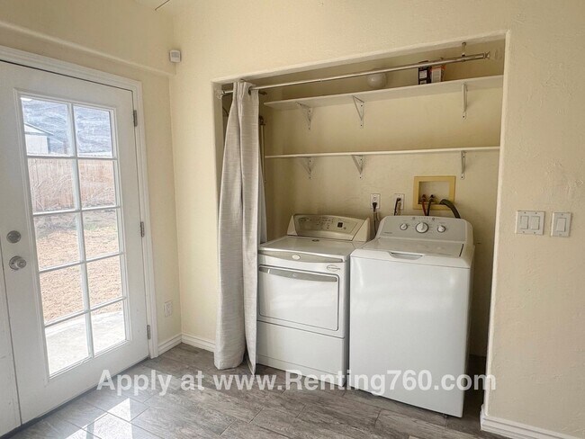 Building Photo - Cute and Cozy 2 Bed Home!