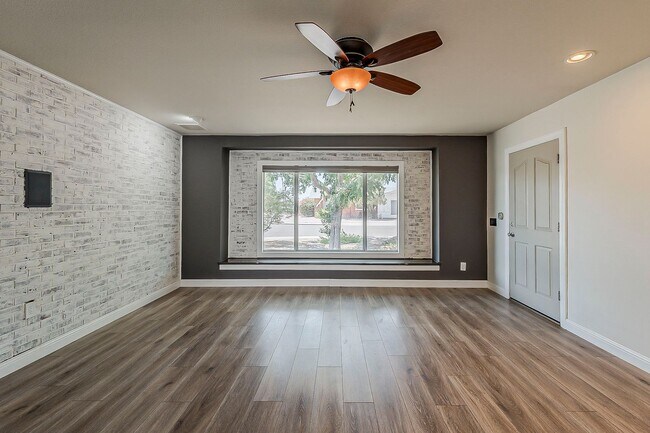 Building Photo - Three bedrooms and POOL in South Scottsdale!