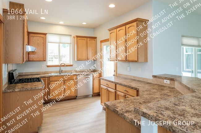 Building Photo - 1066 Vail Ln