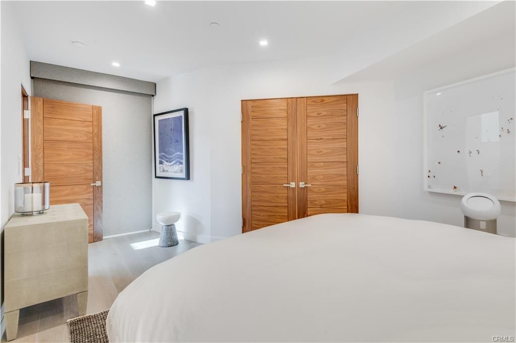 Building Photo - 810 Esplanade