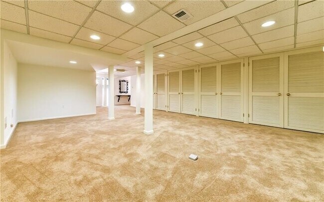 Building Photo - 5623 Fifth Ave