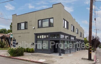 Building Photo - 2800 Madera Ave