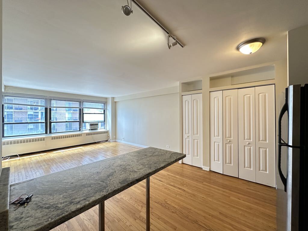 Building Photo - 4180 N Marine Dr