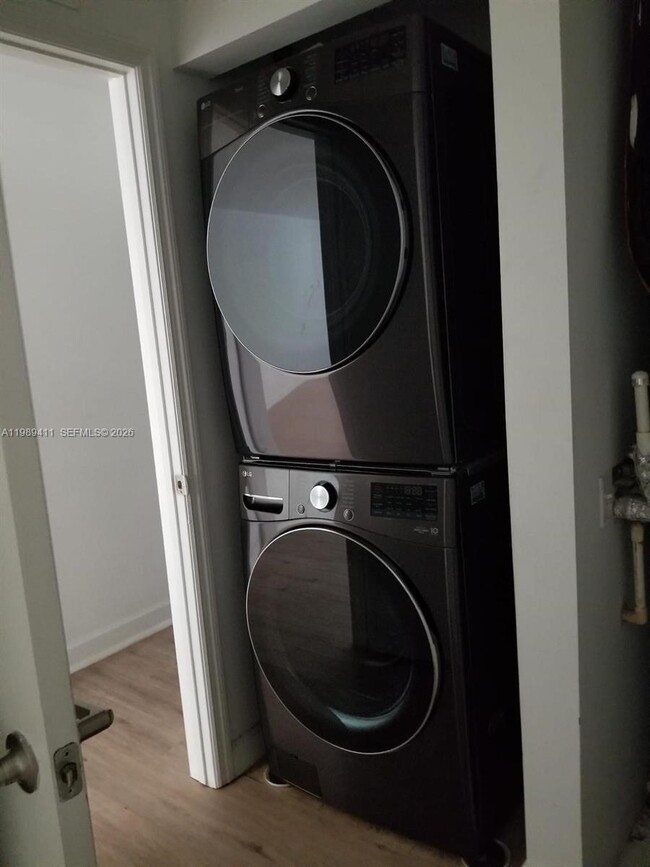 Building Photo - 40 Calabria Ave