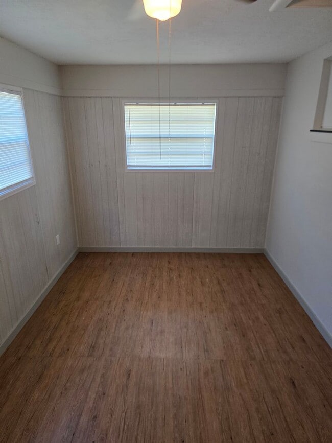 Building Photo - Adorable 2/1.5 in Beverly Hills!!!
